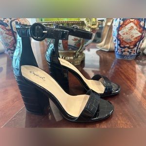 Qupid black block ankle strap heel, size 7